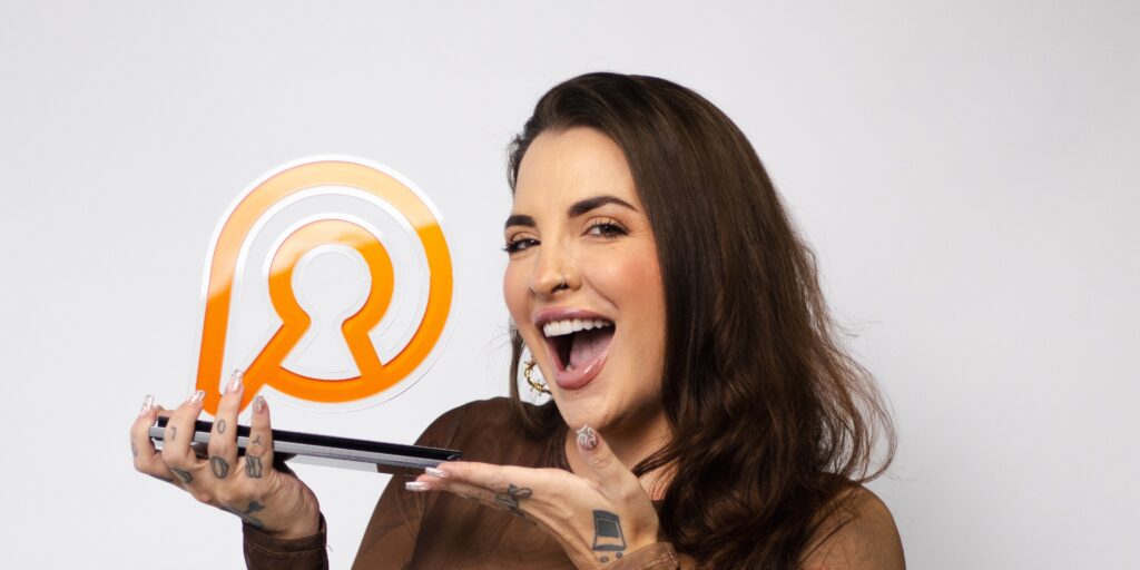 “No intentes crear un personaje”, afirma Clara Aguilar sobre la producción de contenido